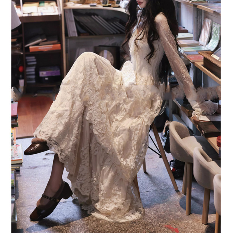 秋冬法式复古轻婚纱三层塔蕾丝蛋糕裙重工荷叶V领长裙气质大裙摆