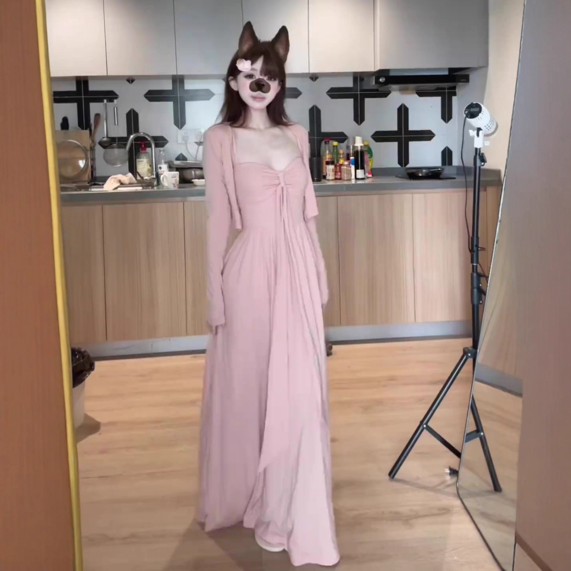 纯欲风粉色抹胸吊带连衣裙女秋季海边度假绝美气质收腰显瘦长