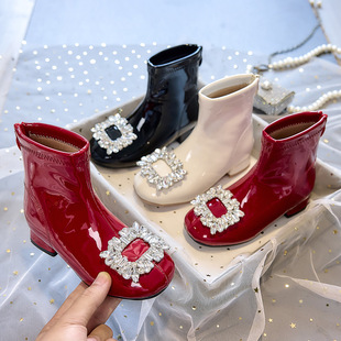 儿童红色高跟鞋方扣水钻公主鞋2025秋冬新款漆皮儿童短靴时尚童靴