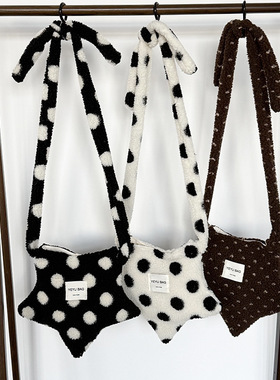 日版ins毛绒波点斜挎包小众设计可爱五角星单肩包休闲百搭毛毛包