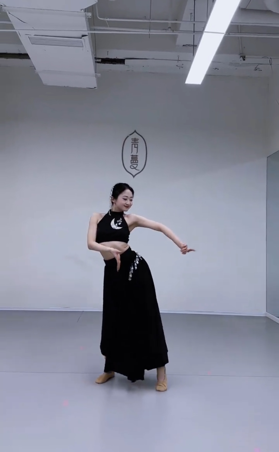 傣族舞蹈演出服装现代舞大裙摆黑色开叉花腰练功裙艺考舞蹈演出服