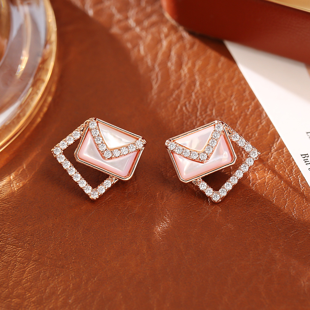 创意设计天然粉贝母耳钉高级感时尚精致小众几何耳饰清新甜美