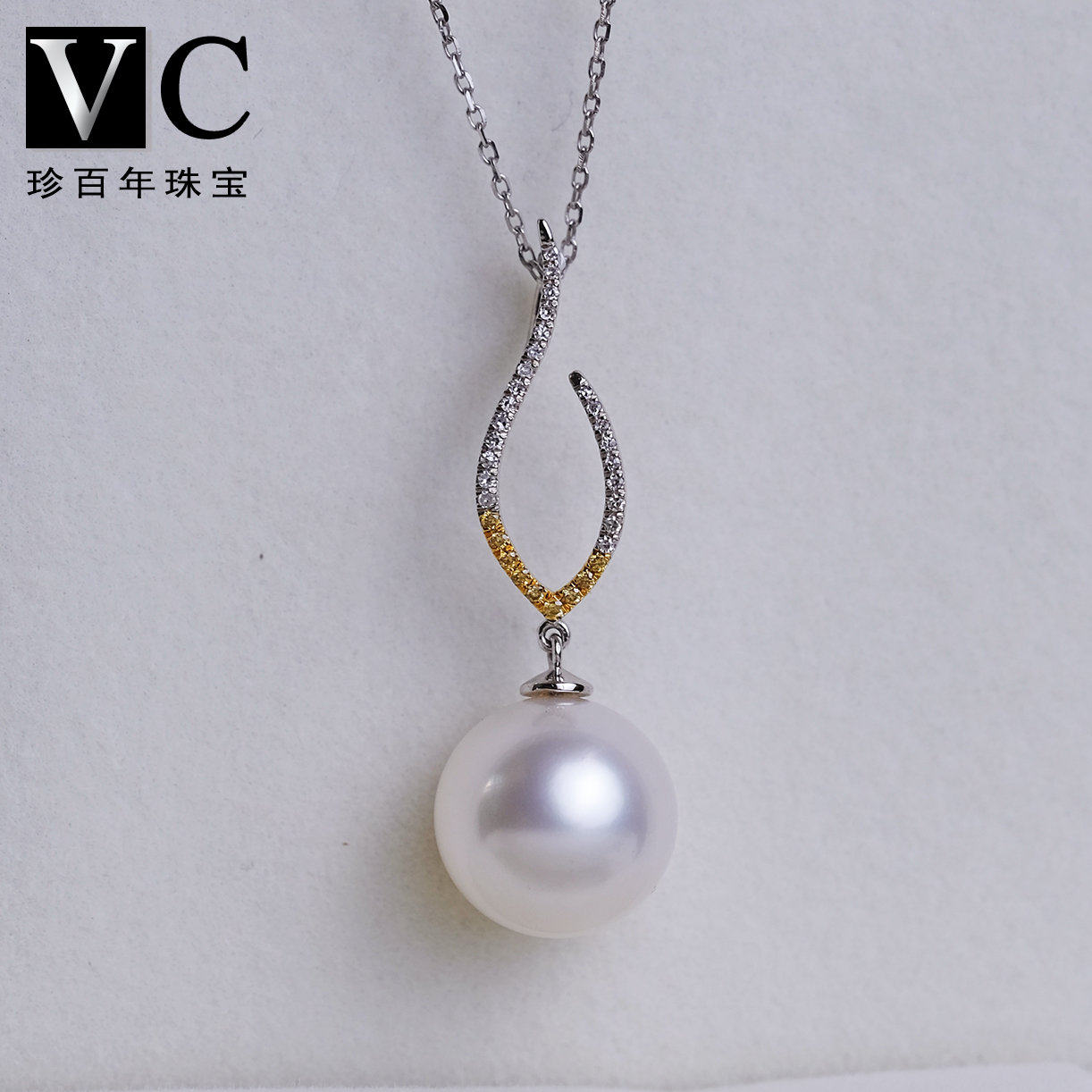 V＆C18K双色钻石澳洲白珠吊坠南洋海水白色珍珠爱心款项链无暇