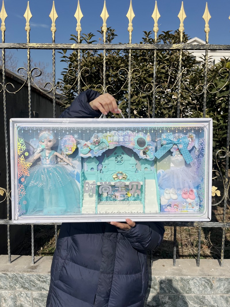 新年礼盒冰雪婚纱公主洋娃娃卧室