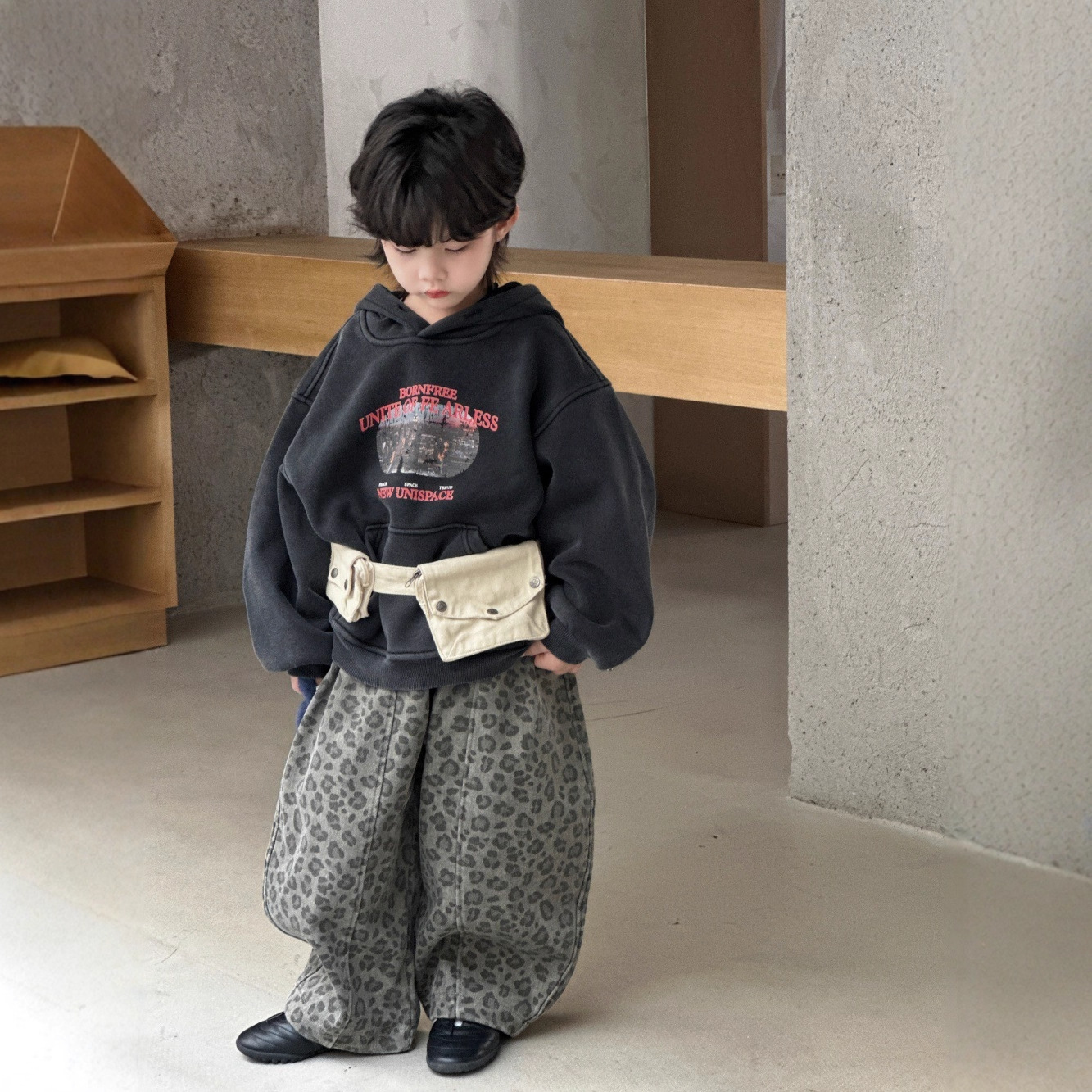 儿童牛仔裤男童秋冬韩版25新款童装豹纹加绒弯刀阔腿宽松保暖长裤