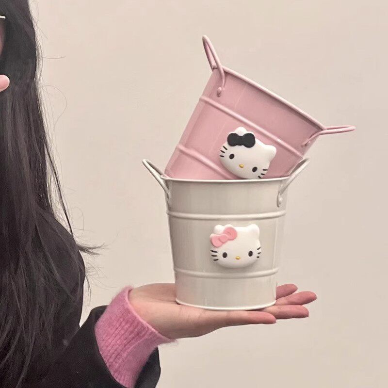 ins可爱心凯蒂猫桌面收纳桶大容量小众新款化妆品收纳筒笔筒