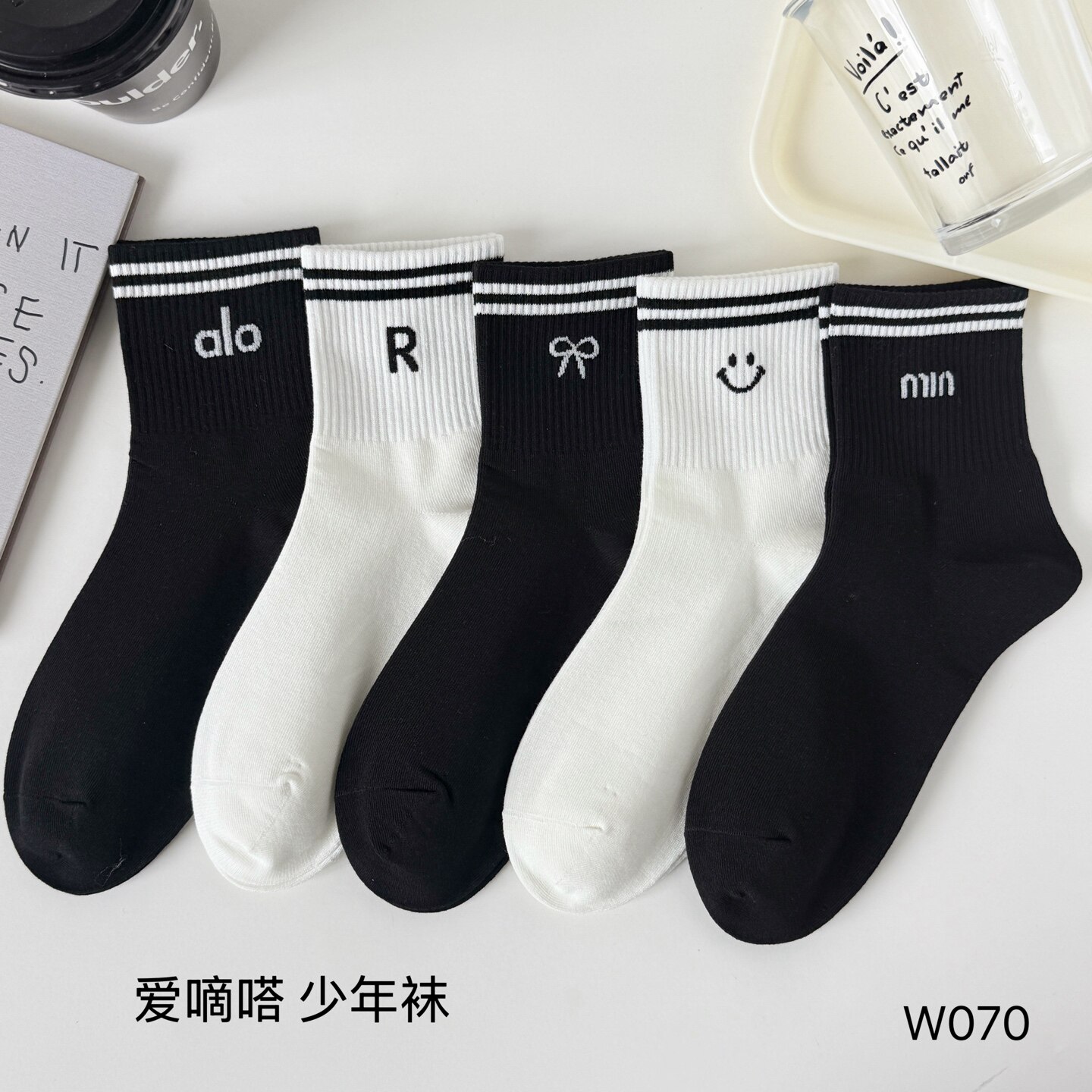 鲨鱼裤配的袜子女运动新款中筒袜秋冬长筒春秋女孩纯棉高中生棉袜