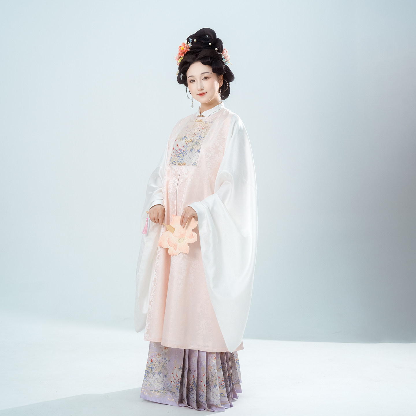 卿如故汉服明制圆领比甲图片