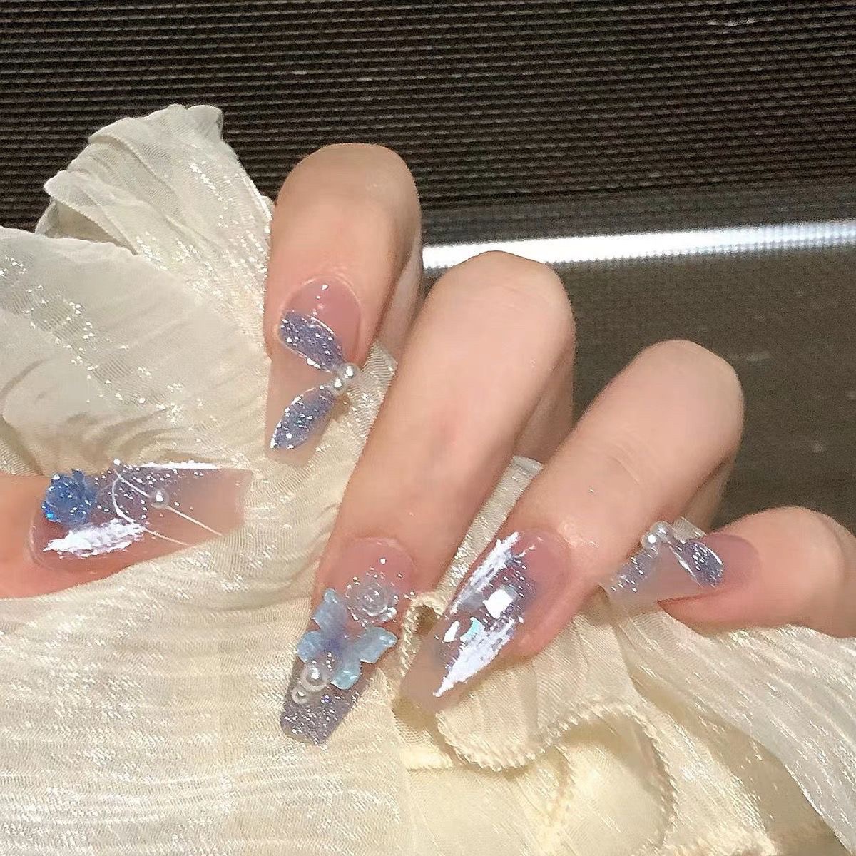 手工定制蝴蝶山茶花蓝色碎钻蕾丝飘带珍珠美甲贴片穿戴甲显白爆款