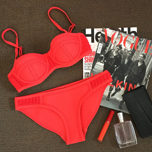 比基尼聚拢性感带钢托欧美沙滩潜水度假刺绣红色大小胸分体泳衣女