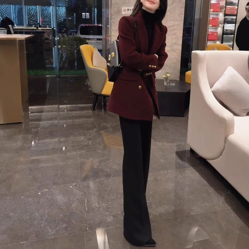 2025年早春网红新款时尚高端设计感气质翻领西服外套女裤子套装女
