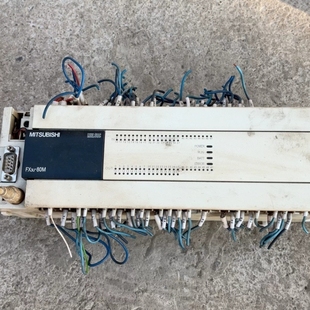 议价 三菱PLC FX3U-80MT/ES-A 柜子里拆机的 侧面