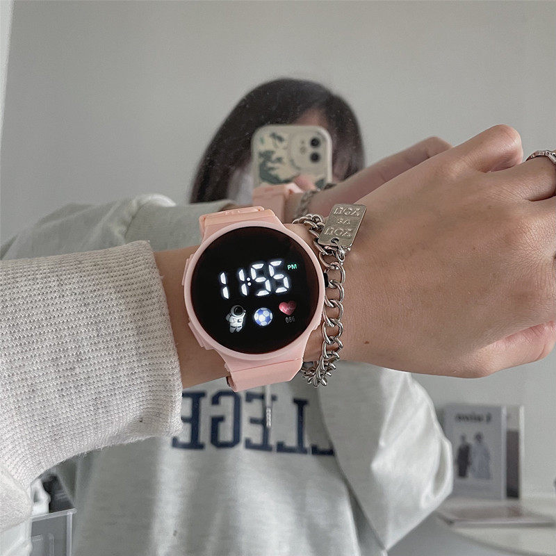 网红太空人电子表手表男生儿童方形时尚潮流led夜光初高中学生女