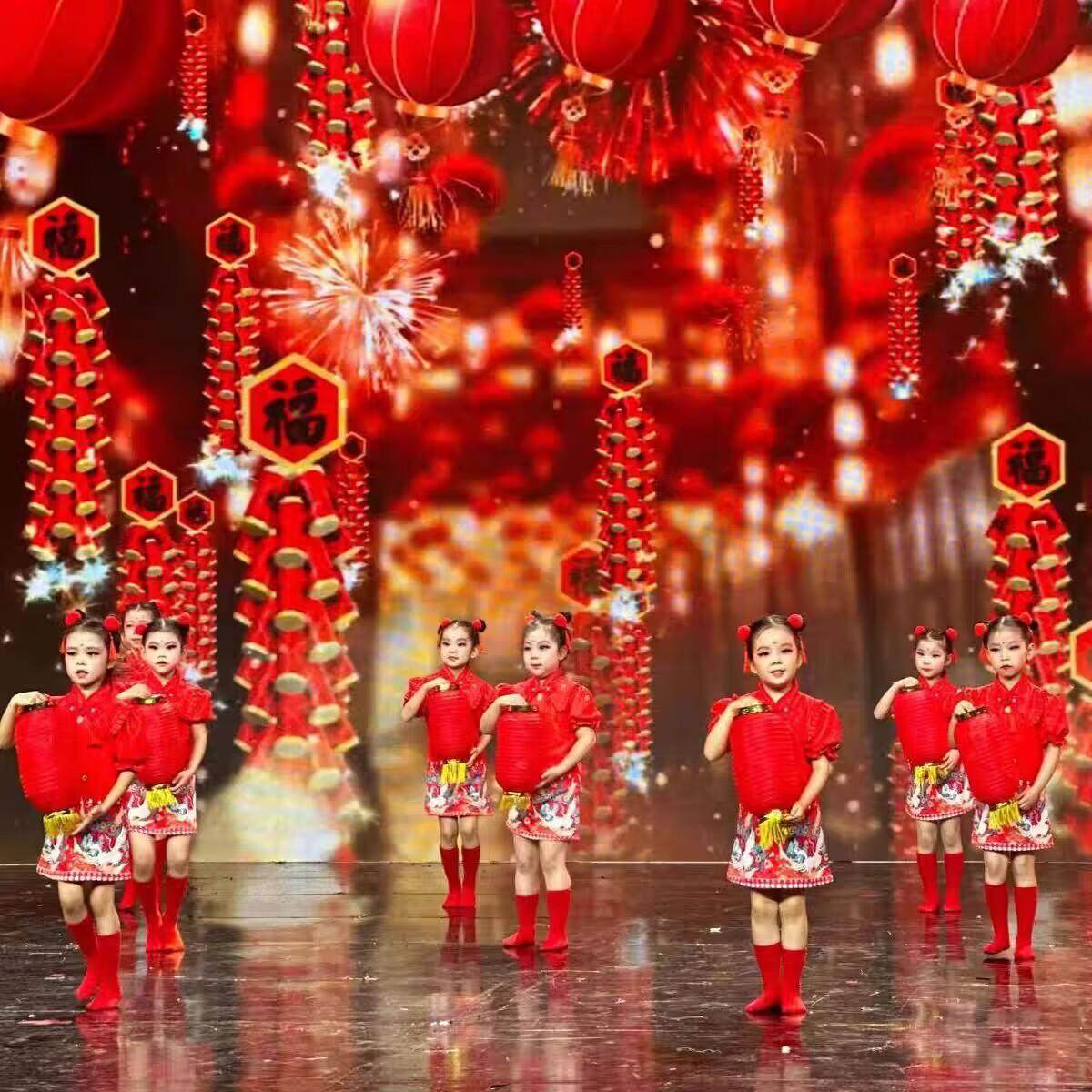 元日表演服元旦福娃吉祥娃娃演出欢乐中国年喜庆服梦娃灯笼红旗袍