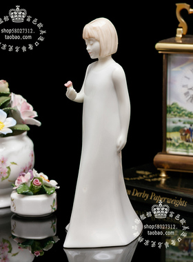 皇家伍斯特2000陶瓷人物客厅摆件