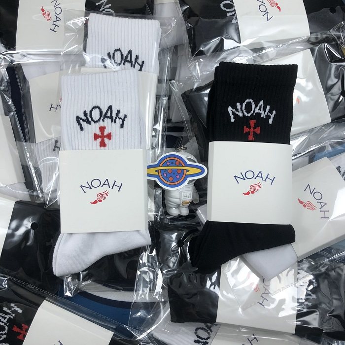 noah 红色十字架黑白中筒欧美潮牌街头ins男女情侣嘻哈百搭潮袜