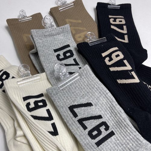 ESSENTIALS数字1977潮袜