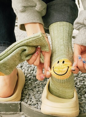 平田和宏毛线粗针笑脸脚跟厚款日系工装拼色条纹男女中筒袜子潮袜