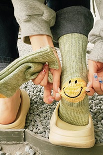 平田和宏毛线粗针笑脸脚跟厚款日系工装拼色条纹男女中筒袜子潮袜