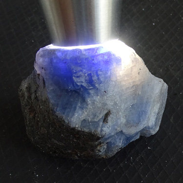 千蕊天然蓝宝石原矿 一物一图蓝刚玉原石把玩 雕刻料毛料矿标