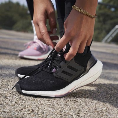 Adidas/阿迪达斯正品 运动女子时尚低帮轻便耐磨跑步鞋 H01168