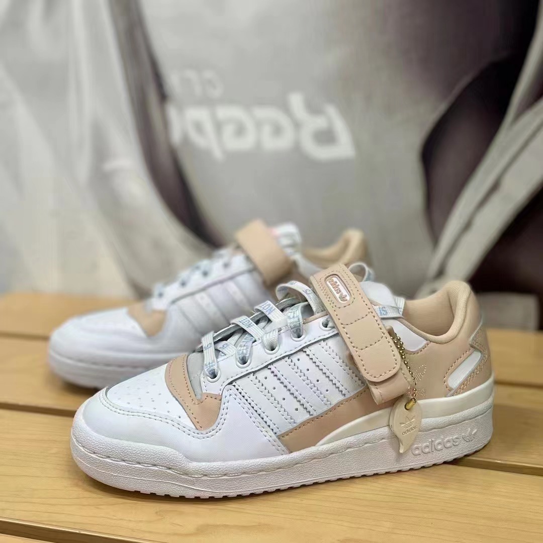 adidas阿迪达斯三叶草FORUM女低帮情人节款篮球鞋小白鞋GW0569