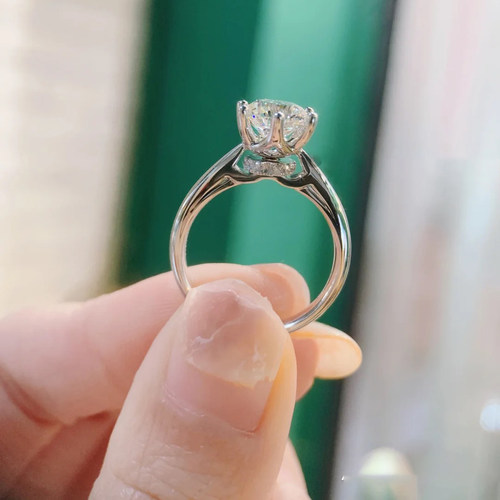 18K金定制美国进口D色莫桑钻石白金戒指，经典六爪钻戒