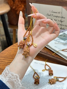 纯天然檀木芭比檀可爱吞金兽手机链招财书包挂件车挂饰视车饰品