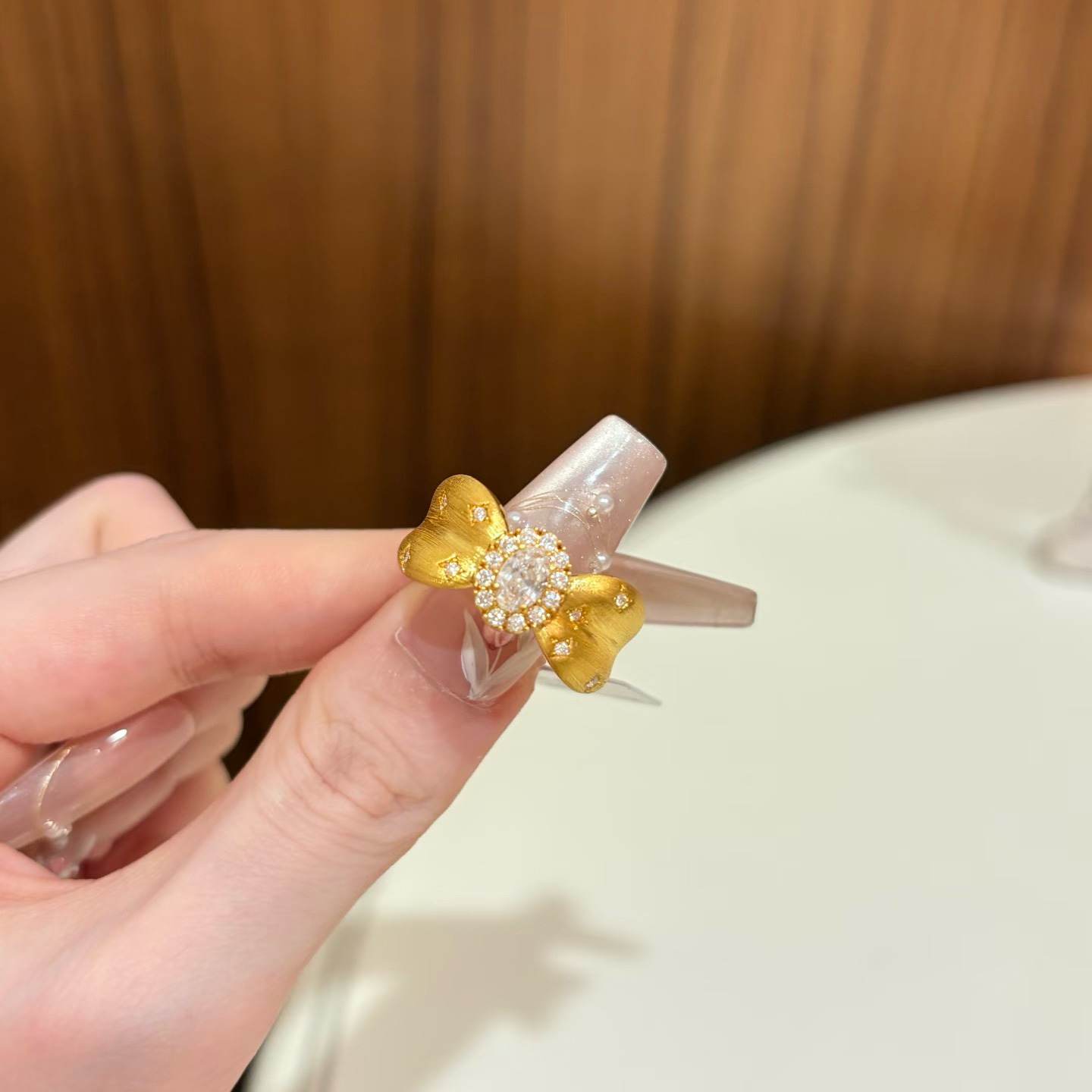 水贝5D黄金镶嵌舒芙蕾蝴蝶结拉丝硬金戒指足金999女款时尚鸽子蛋