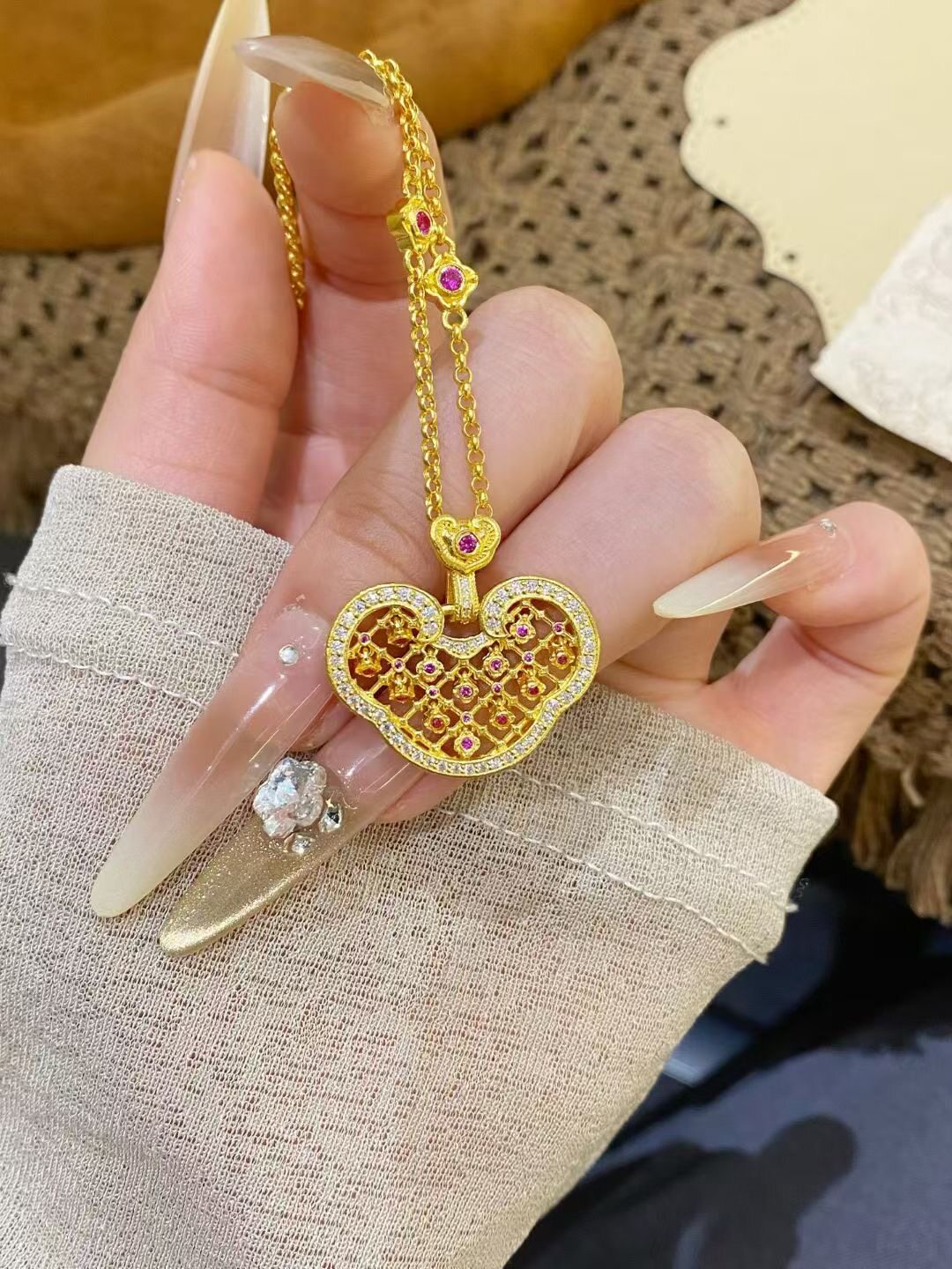 水贝黄金古法点钻镂空爱心满钻吊坠足金999拉丝爱心项链送女友