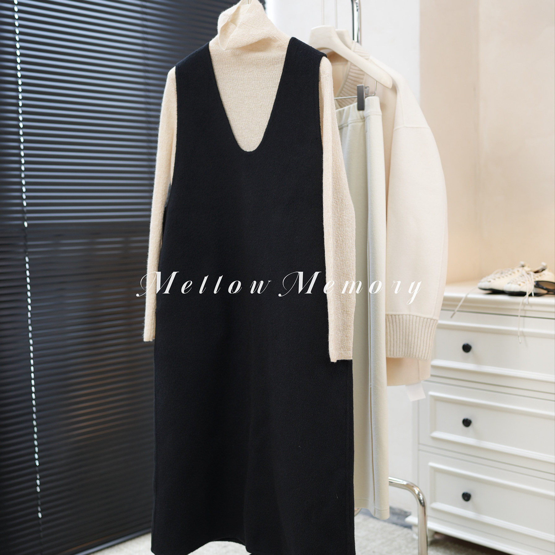 ins风极简深V羊毛立裁马甲裙