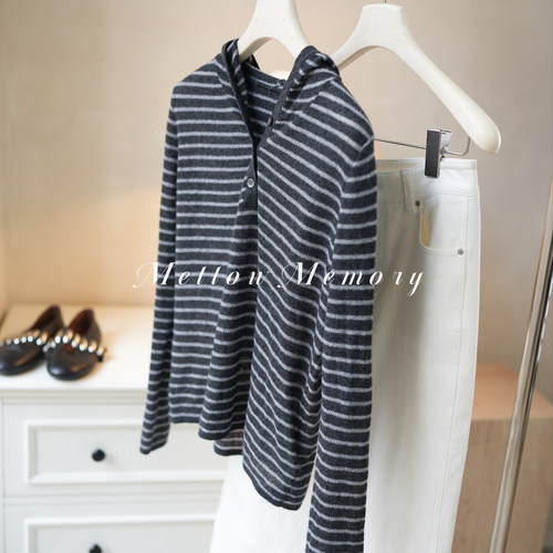 100%山羊绒细条纹连帽上衣