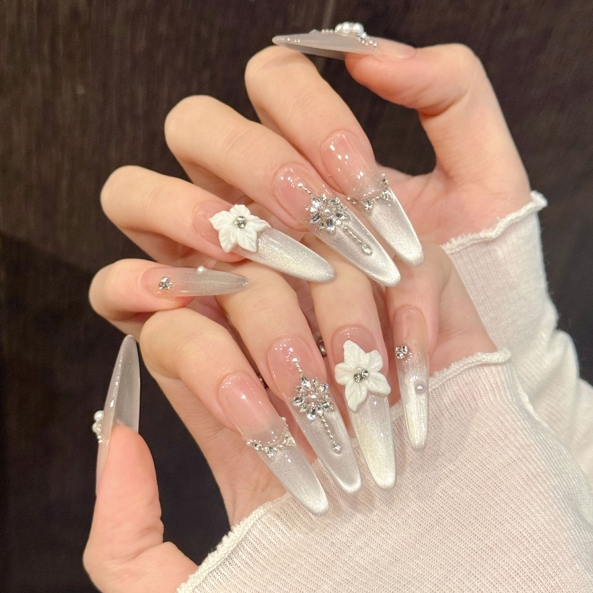 水光猫眼手工雕花款锆石碎钻美甲