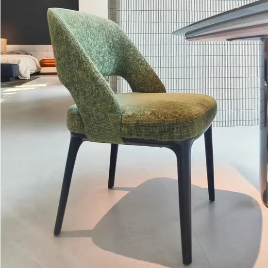 北欧轻奢餐椅家用现代简约休闲凳子意式布艺餐厅酒店靠背实木椅子