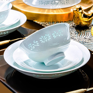 碗碟套装家用2025新款高颜值景德镇青瓷餐具玲珑瓷盘子碗乔迁送礼