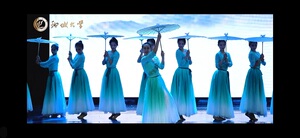 雨涧春行图舞蹈演出服古风舞台表演服群舞伞舞现代飘逸长裙歌伴舞