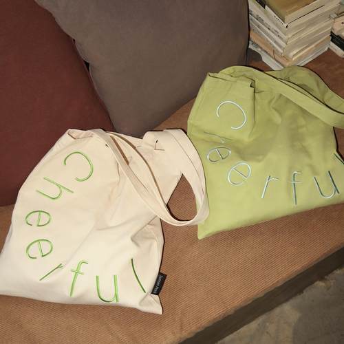 精致刺绣简约百搭帆布包松弛吸睛