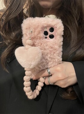 秋冬款毛绒小众温柔粉色15pro适用iPhone13promax手机壳14plus苹果12手链条1+11/9R潮女生9rt一加ace2V保护套