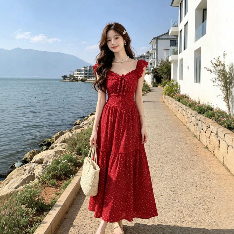 2026夏季新款收腰显瘦设计感波点海边度假风连衣裙女装chic潮