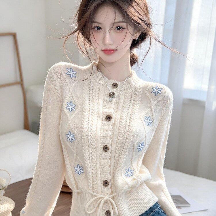 刺绣钩花毛衣女秋冬2026新款设计感绑带收腰显瘦法式慵懒针织上衣