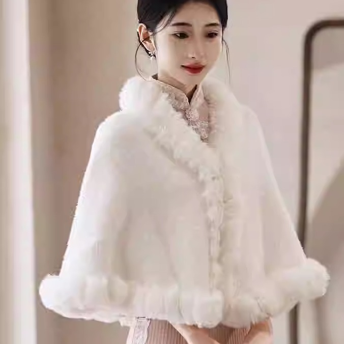 百搭年轻款毛绒宽松米色外套秋冬