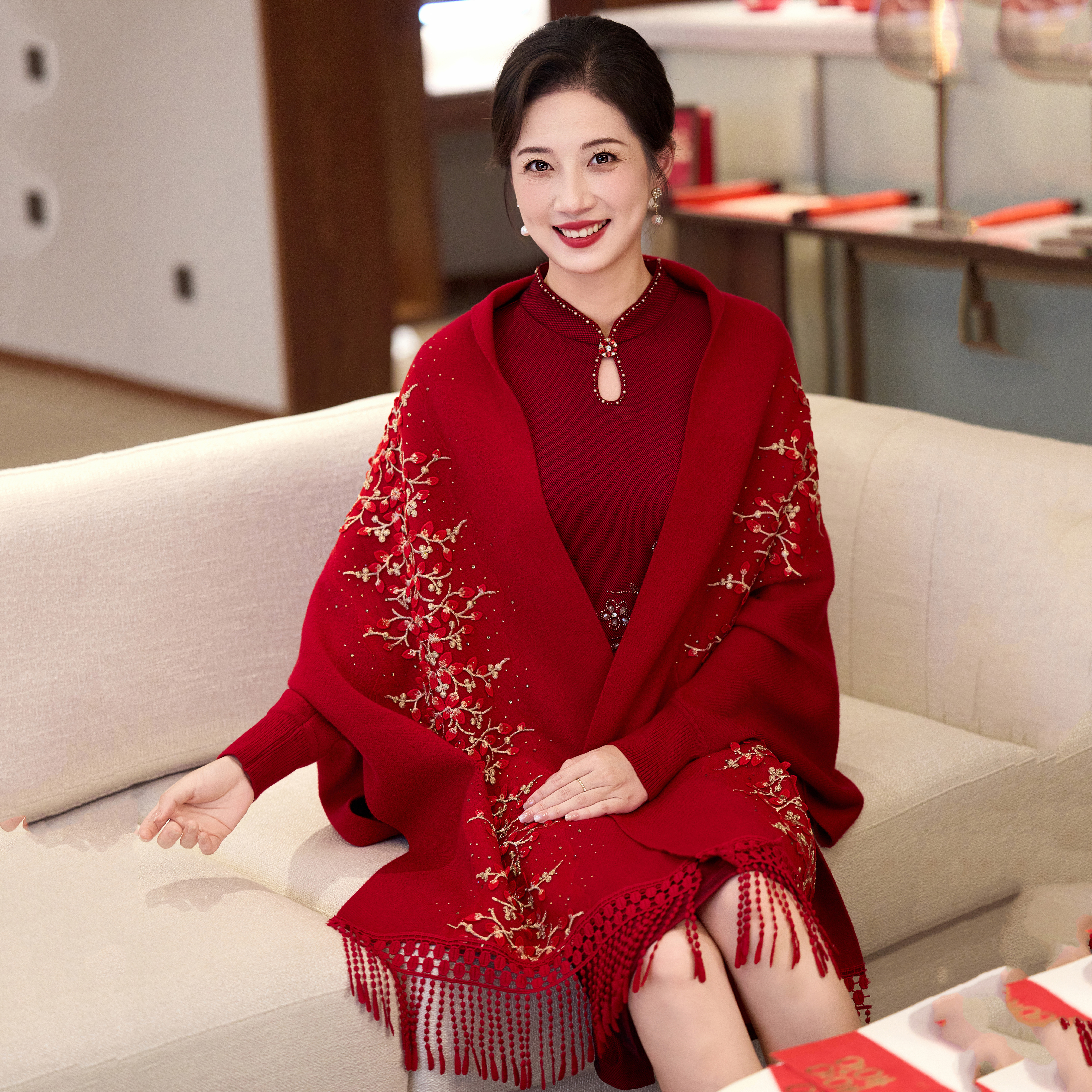 妈妈新款秋冬旗袍披肩带袖披风