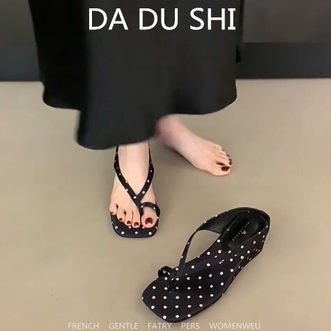 羊皮版~设计感波点套趾凉鞋女小众坡跟凉拖鞋一脚蹬方头高跟鞋
