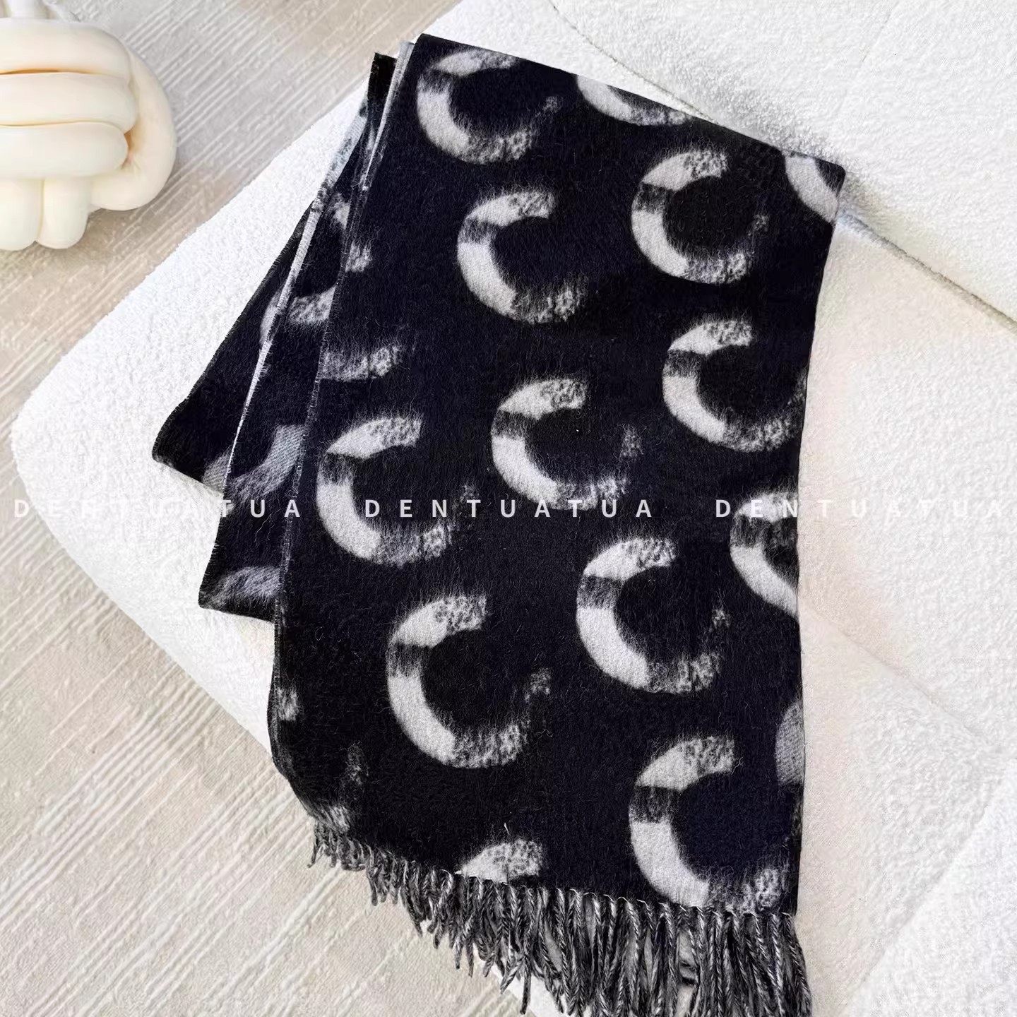 明星同款/ 浑然一体艺术气！25FW字母流苏双面羊绒围巾围脖披肩女,服饰配件/皮带/帽子/围巾,围巾/丝巾/披肩,淘宝优惠券,粉丝福利购,淘宝优惠卷