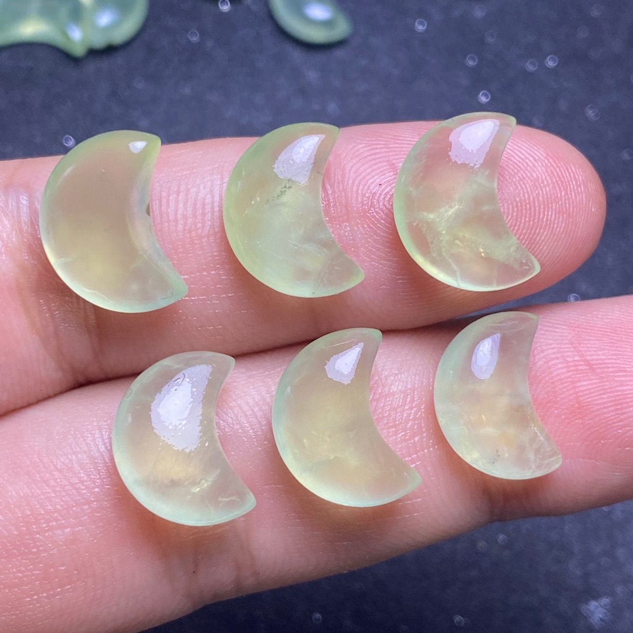 天然葡萄石月亮吊坠DIY编绳绕线镶嵌手链项链绿色水晶裸石青翠