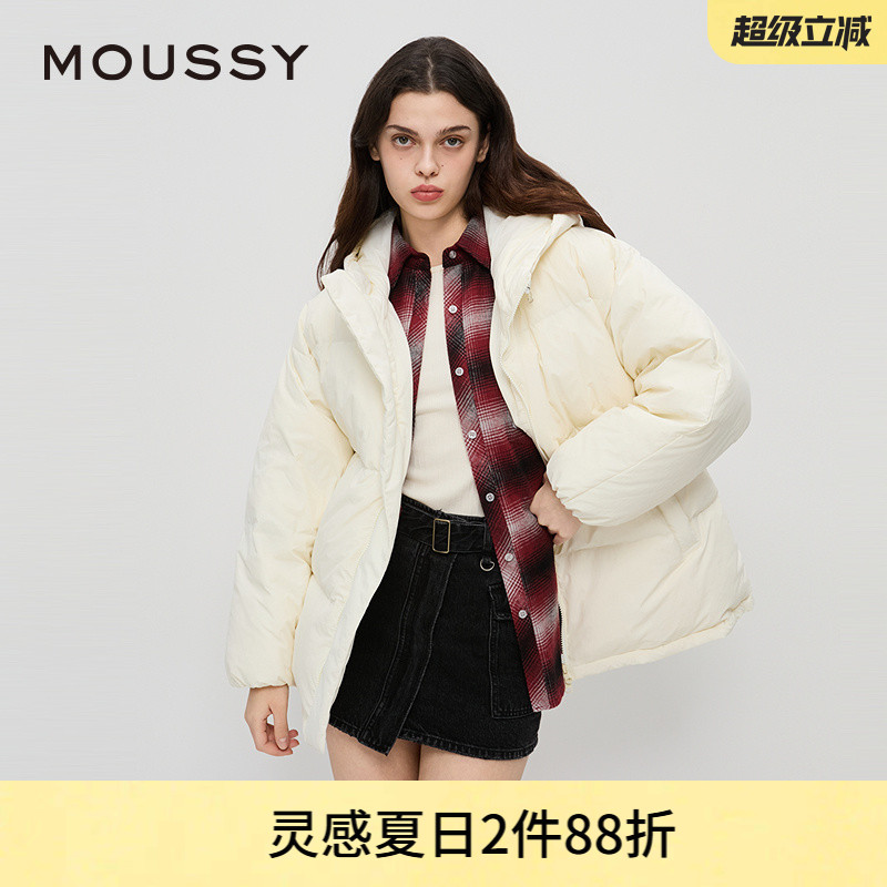采用90%鸭绒填充  具有极高的保暖性能