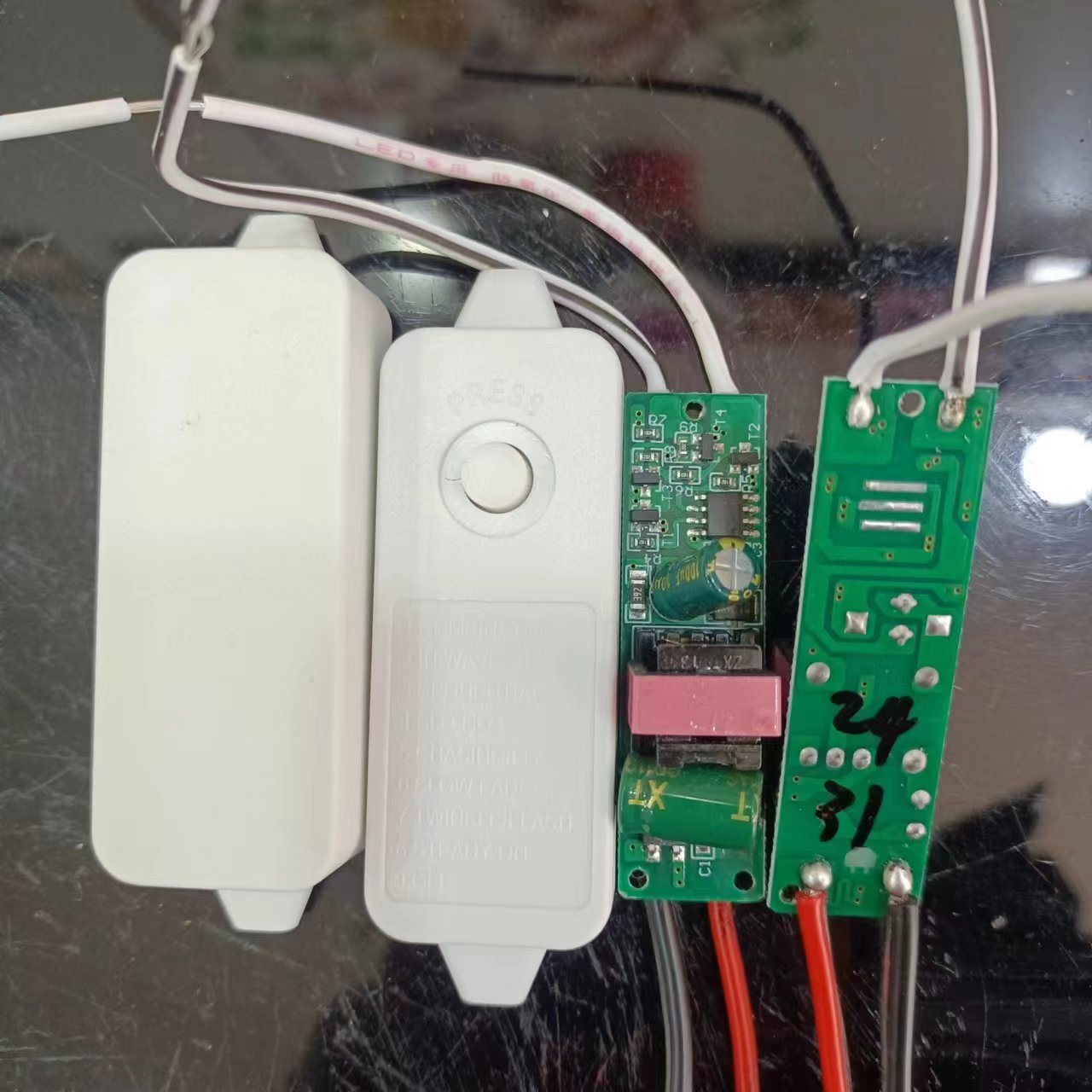 LED彩灯控制器2路4路太阳能款USB款电池款改装成为220驱动电源