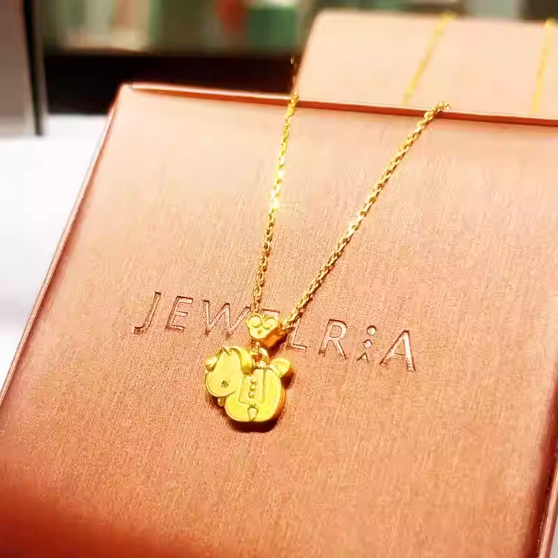 周大福黄金生肖马项链女款