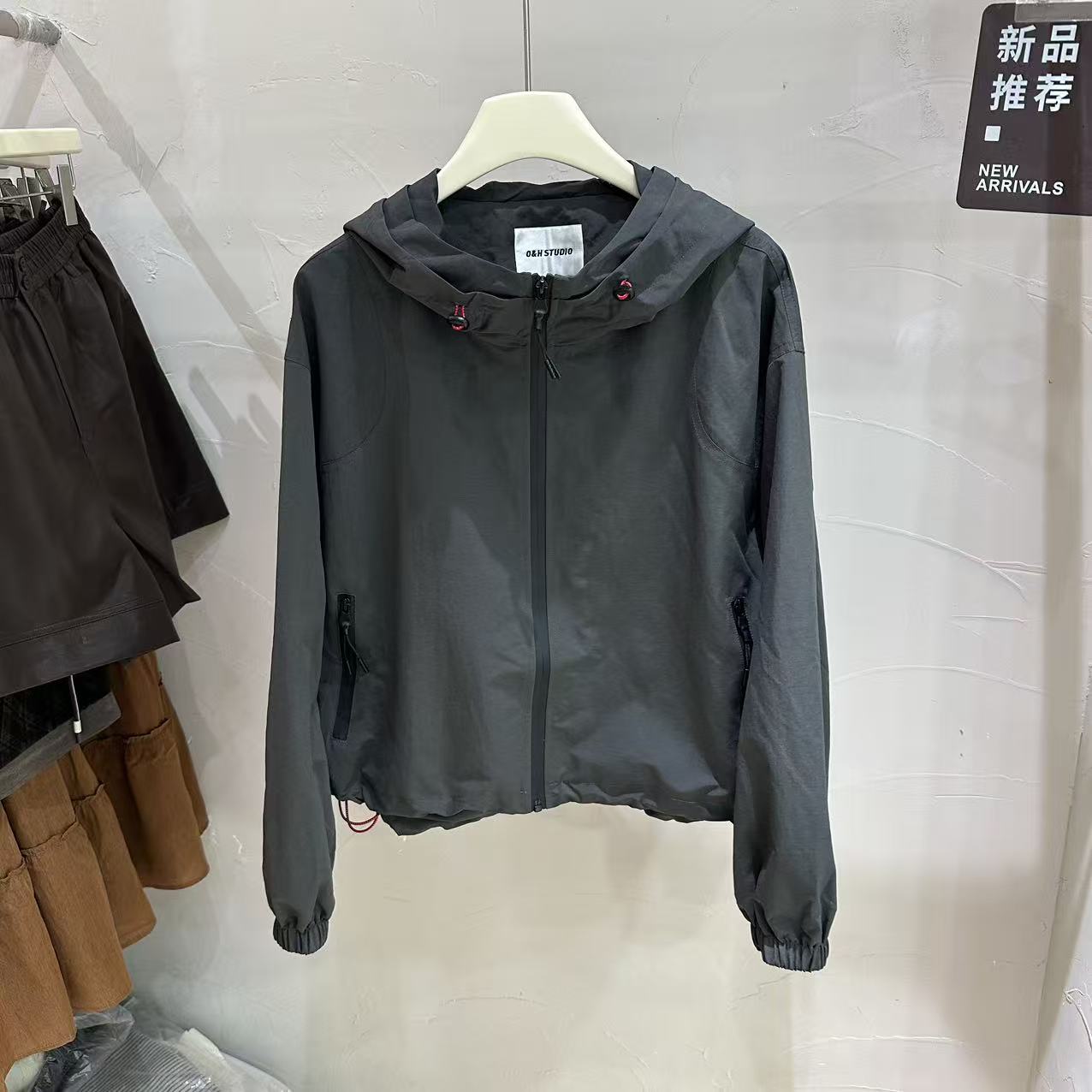 欧货连帽短款宽松冲锋衣女图片