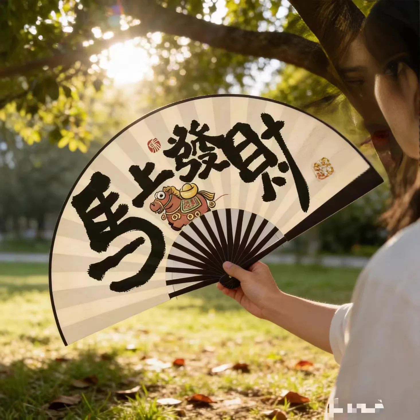 新中式古风国潮折叠扇子绢布中国风汉服马面裙舞蹈折扇女拍照道具